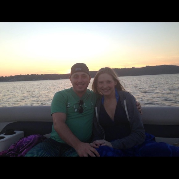 Meet your Poshers, L & M @Waterfall_shop - Picture 8 of 9